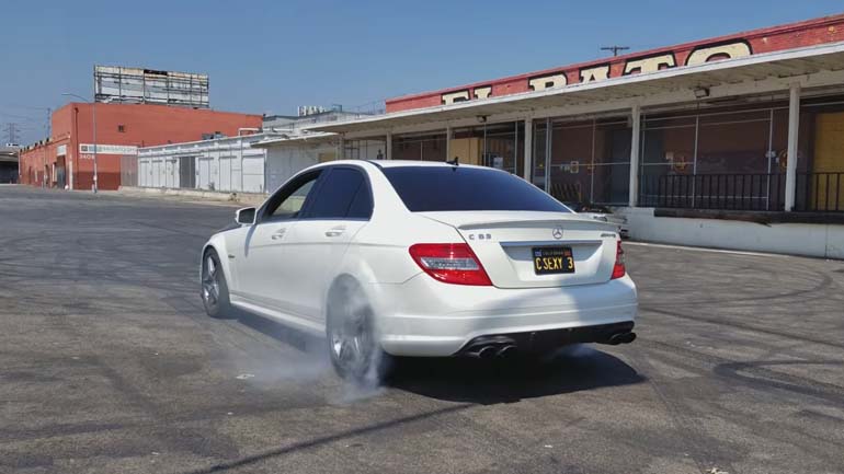 Πιτσιρικάς κάνει burnout με τον πατέρα στο πλάι!